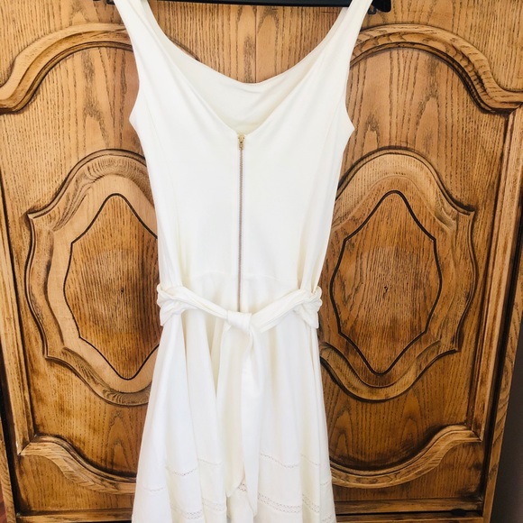 Creme dress Axara - Picture 2 of 3